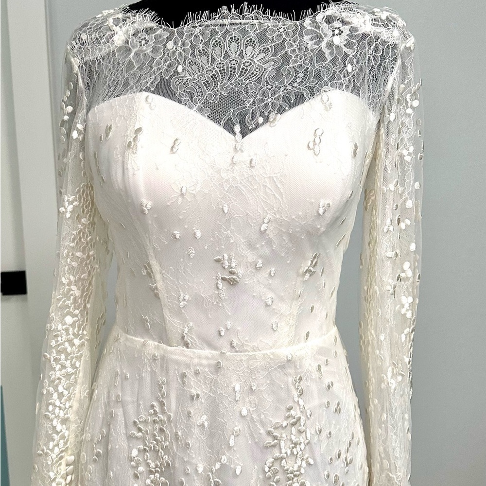 Elegant White/ivory Lace Wedding Dress Long Sleeves Chapel Train sz 4-6 - Picture 2 of 16